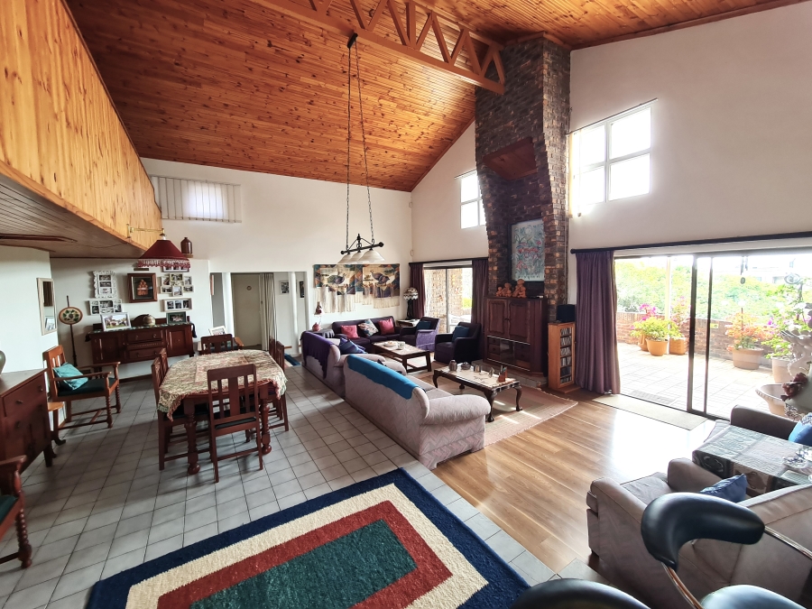 4 Bedroom Property for Sale in Wavecrest Eastern Cape